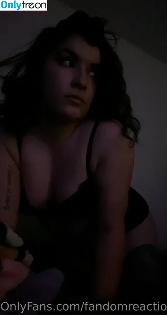 FandomReactions nude photo #0088 (fandomreactgirls)