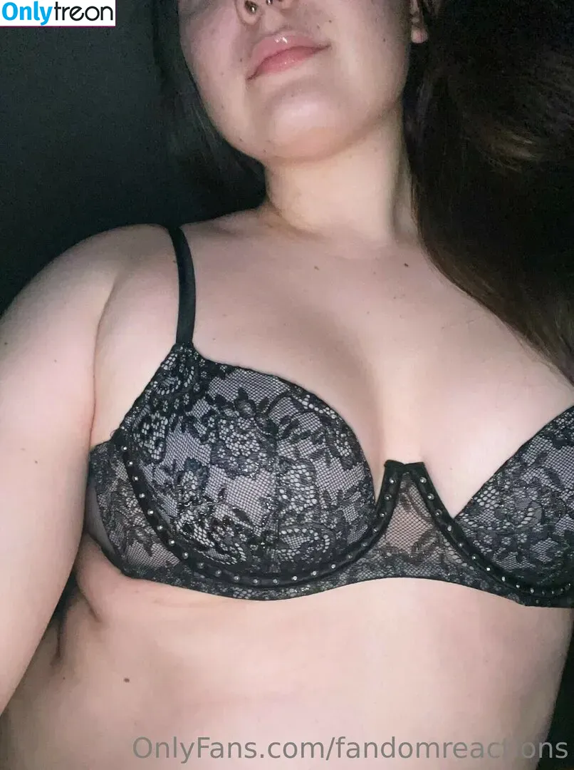 FandomReactions nude photo #0099 (fandomreactgirls)