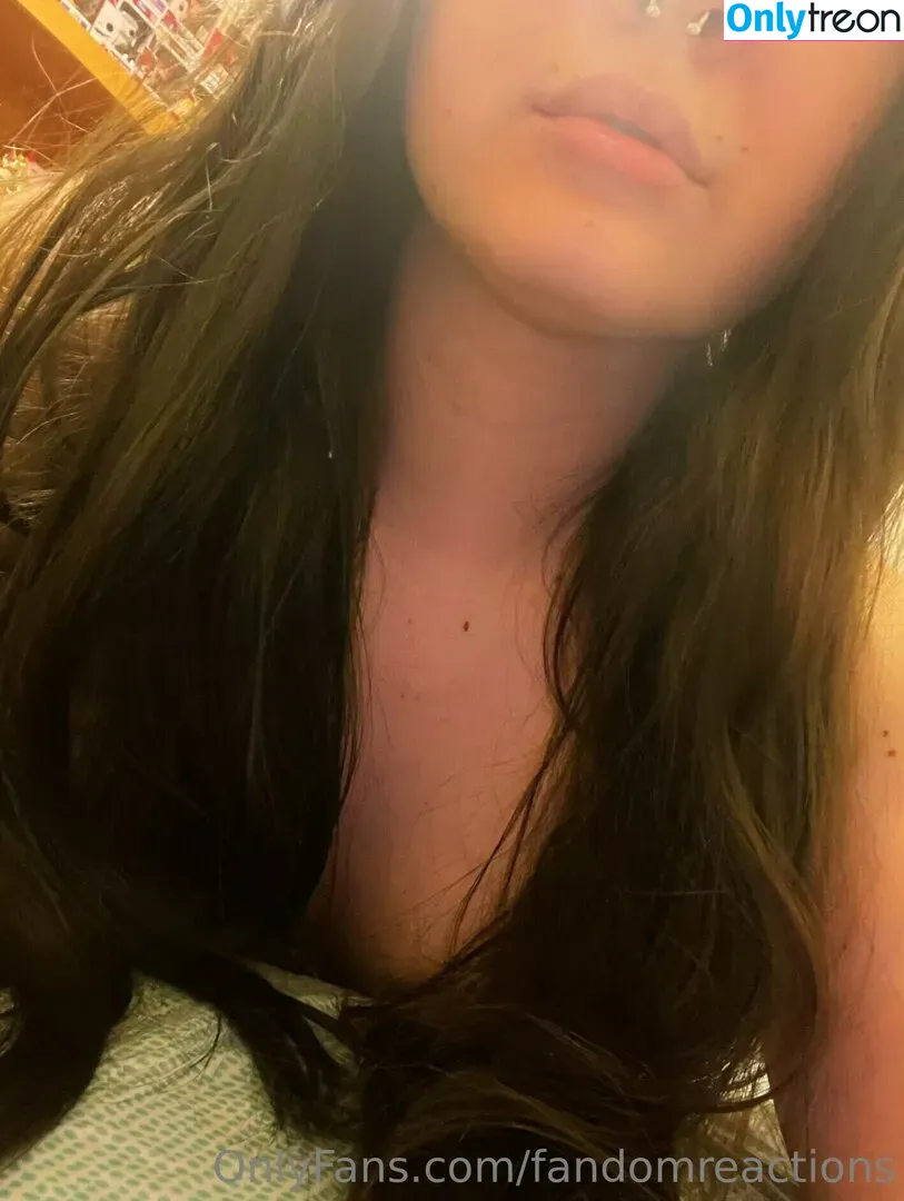 FandomReactions nude photo #0100 (fandomreactgirls)