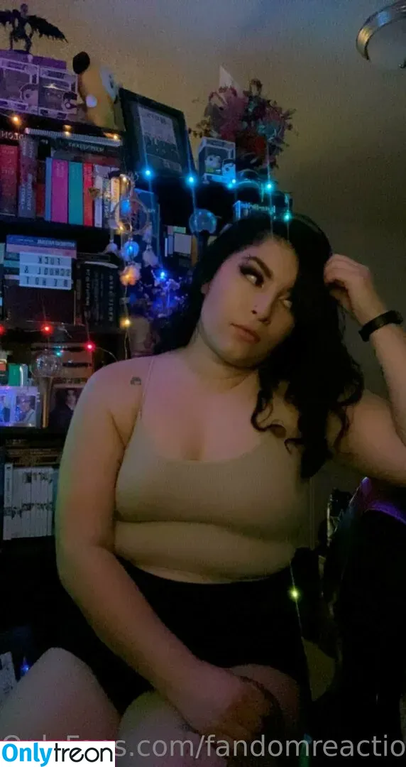 FandomReactions nude photo #0126 (fandomreactgirls)