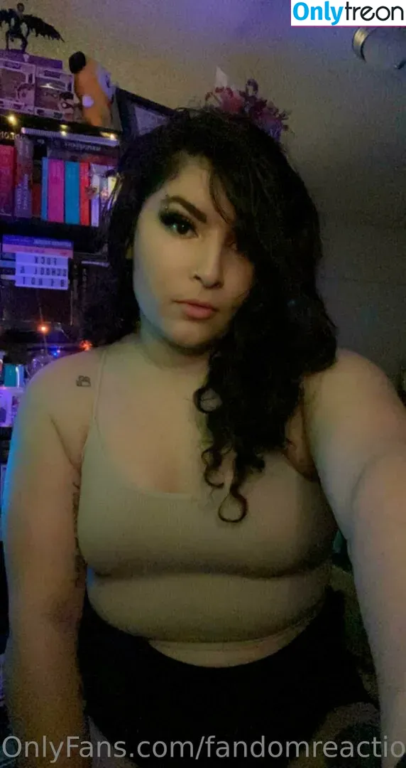FandomReactions nude photo #0132 (fandomreactgirls)