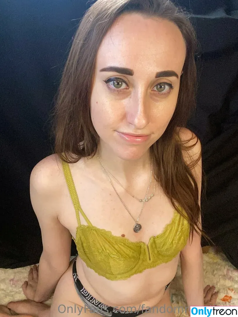 FandomReactions nude photo #0140 (fandomreactgirls)
