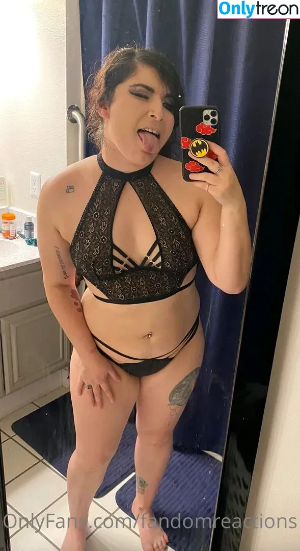 FandomReactions nude photo #0163 (fandomreactgirls)