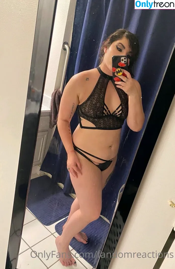FandomReactions nude photo #0166 (fandomreactgirls)