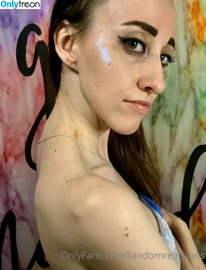 FandomReactions nude photo #0181 (fandomreactgirls)