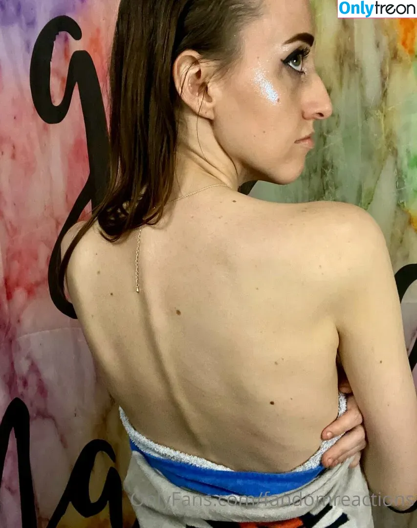 FandomReactions nude photo #0182 (fandomreactgirls)