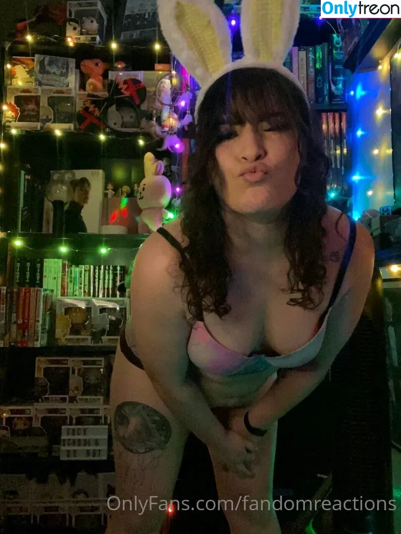 FandomReactions nude photo #0190 (fandomreactgirls)