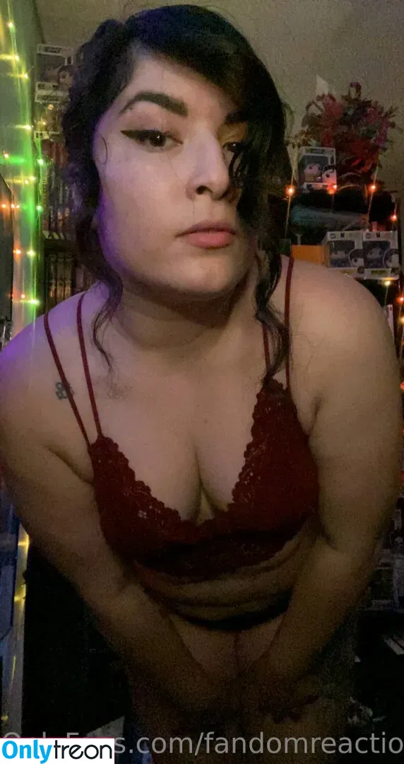 FandomReactions nude photo #0212 (fandomreactgirls)