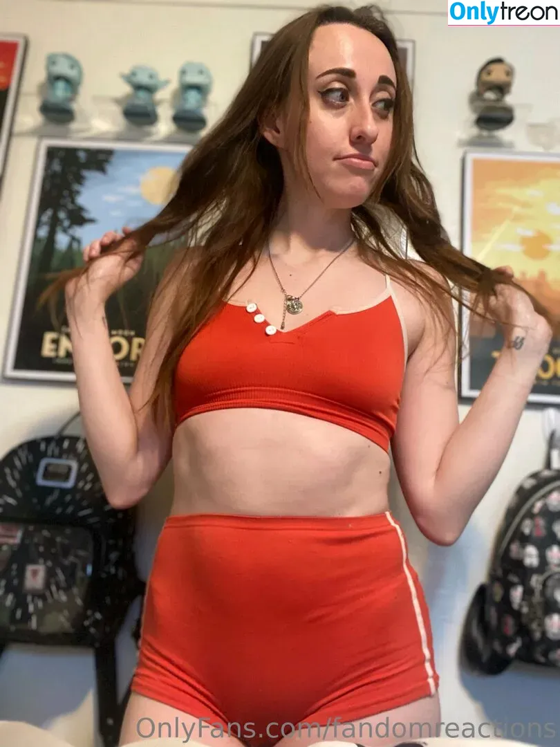 FandomReactions nude photo #0215 (fandomreactgirls)