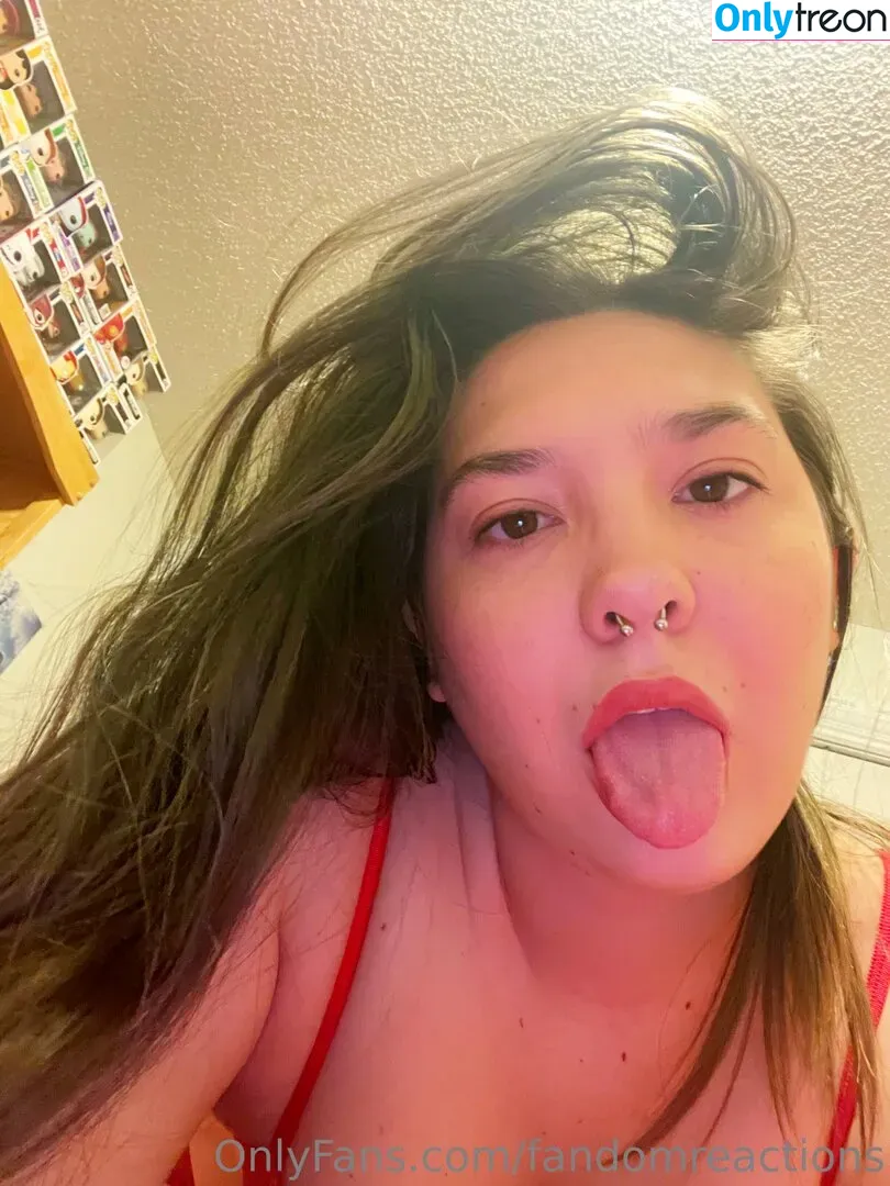 FandomReactions nude photo #0230 (fandomreactgirls)