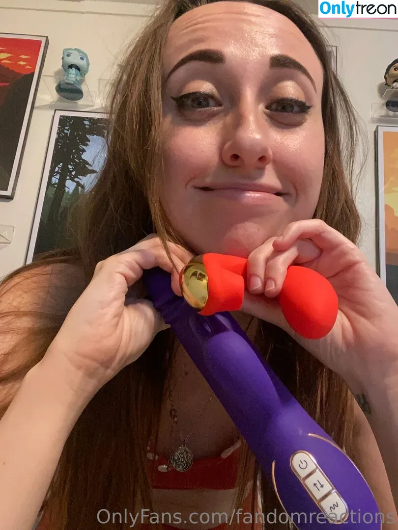 FandomReactions nude photo #0231 (fandomreactgirls)