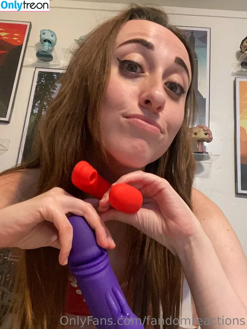 FandomReactions nude photo #0232 (fandomreactgirls)