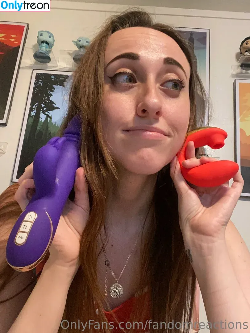 FandomReactions nude photo #0234 (fandomreactgirls)