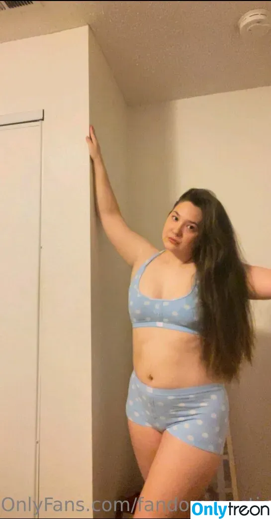 FandomReactions nude photo #0241 (fandomreactgirls)