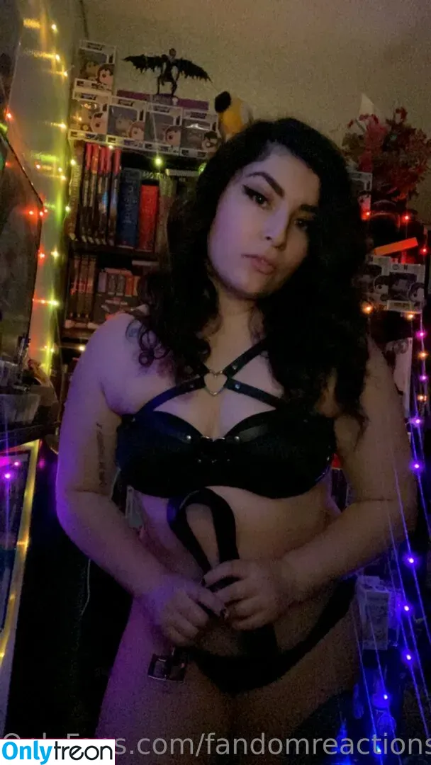 FandomReactions nude photo #0253 (fandomreactgirls)