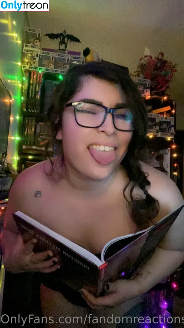FandomReactions nude photo #0257 (fandomreactgirls)