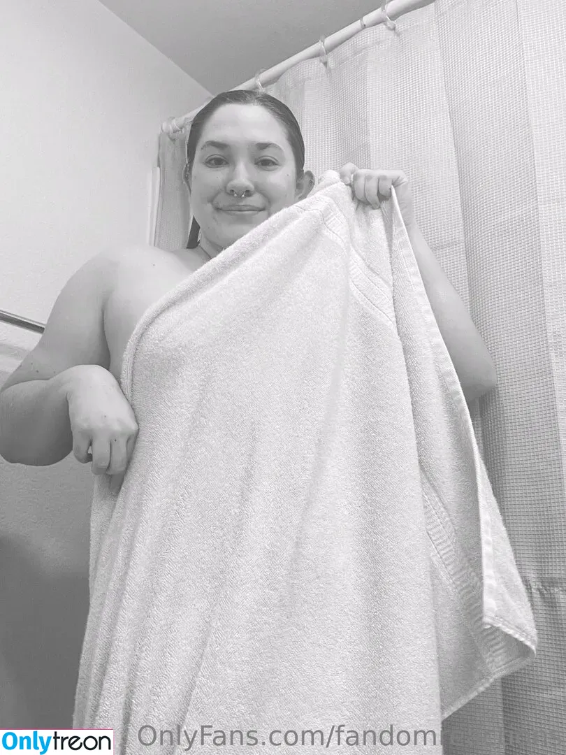 FandomReactions nude photo #0261 (fandomreactgirls)
