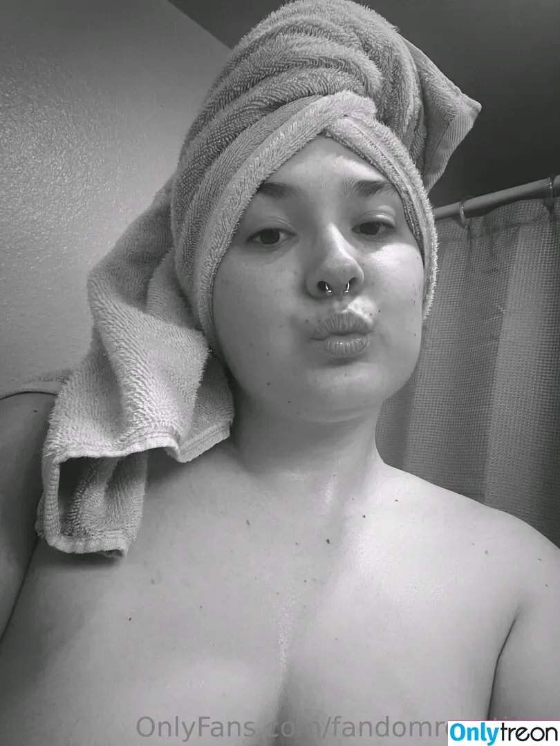 FandomReactions nude photo #0262 (fandomreactgirls)