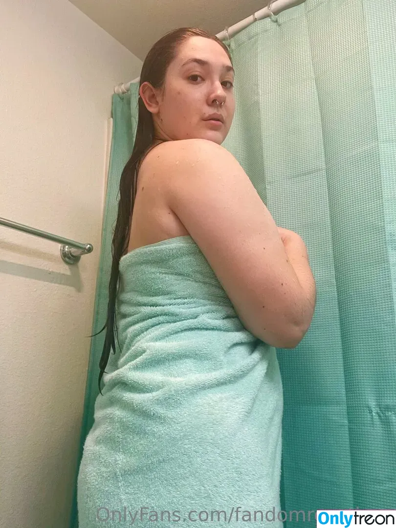 FandomReactions nude photo #0264 (fandomreactgirls)