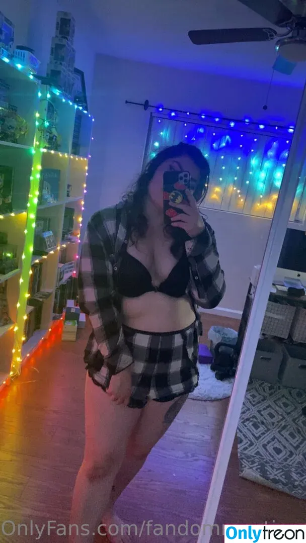 FandomReactions nude photo #0268 (fandomreactgirls)