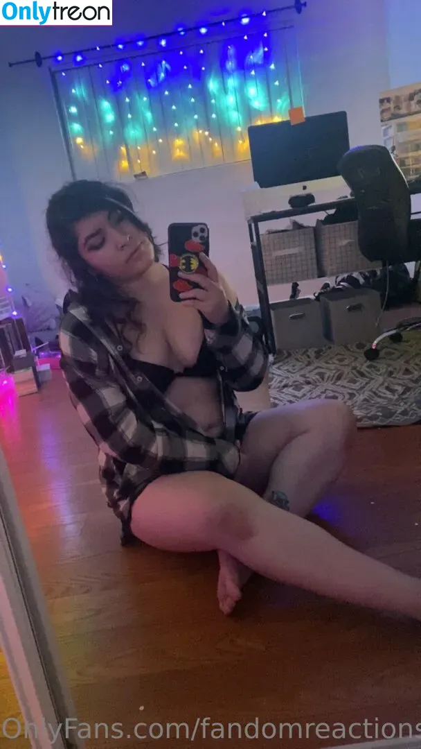 FandomReactions nude photo #0269 (fandomreactgirls)