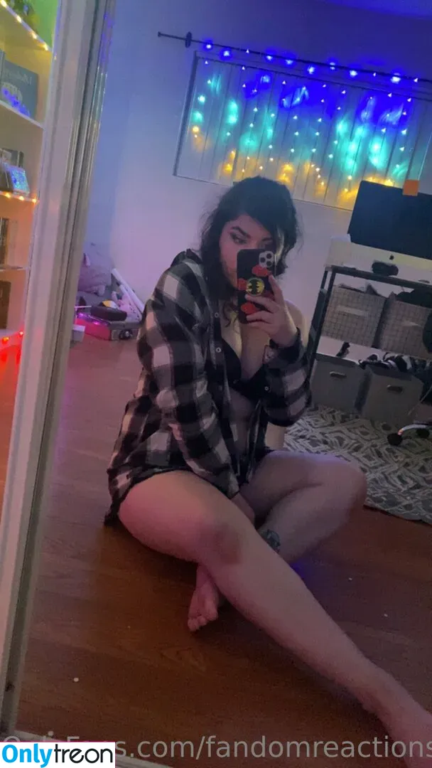 FandomReactions nude photo #0272 (fandomreactgirls)