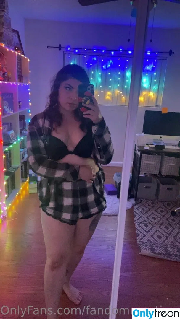 FandomReactions nude photo #0273 (fandomreactgirls)