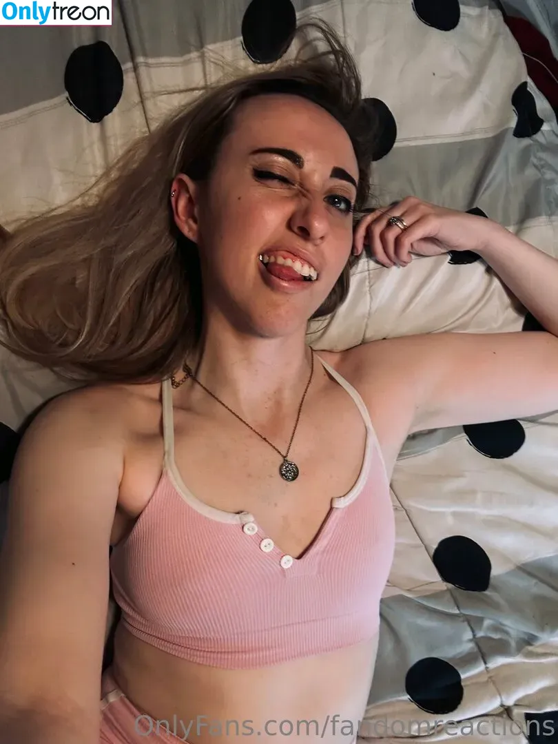 FandomReactions nude photo #0283 (fandomreactgirls)