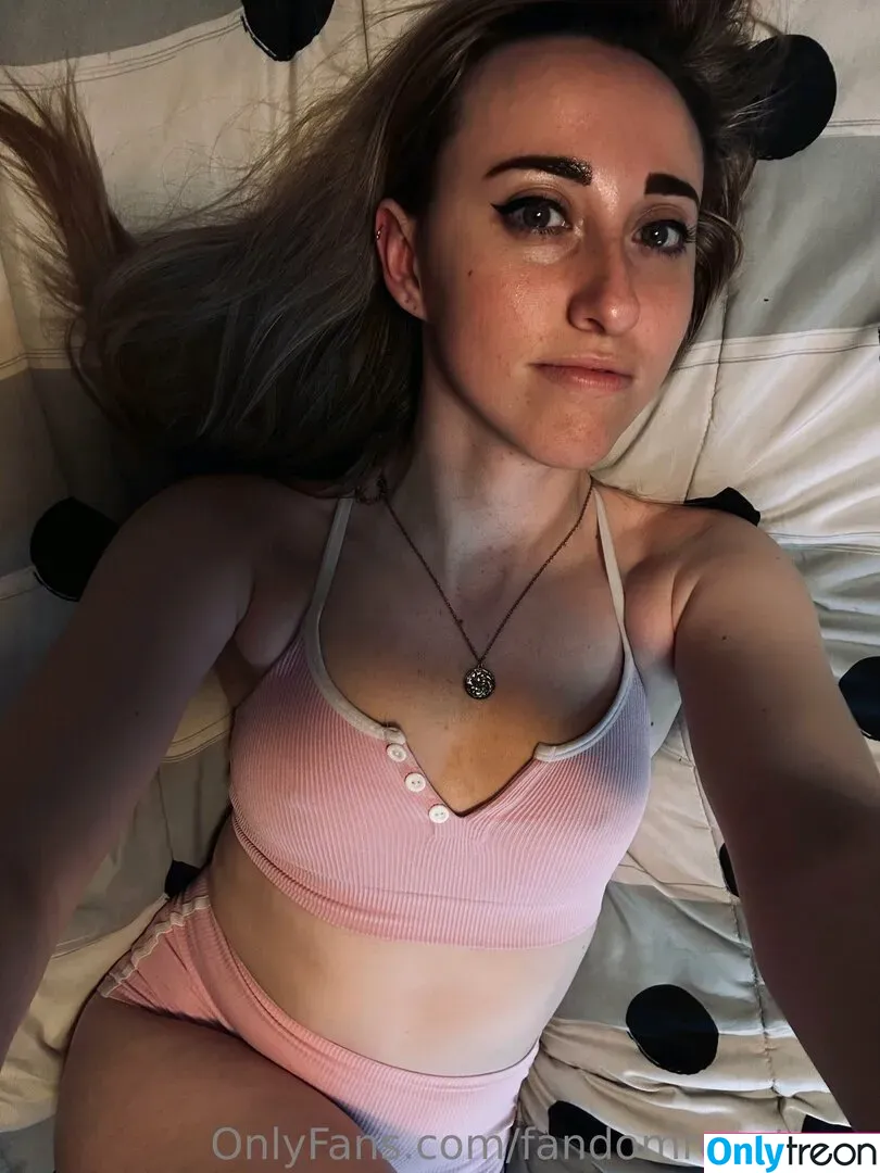 FandomReactions nude photo #0284 (fandomreactgirls)