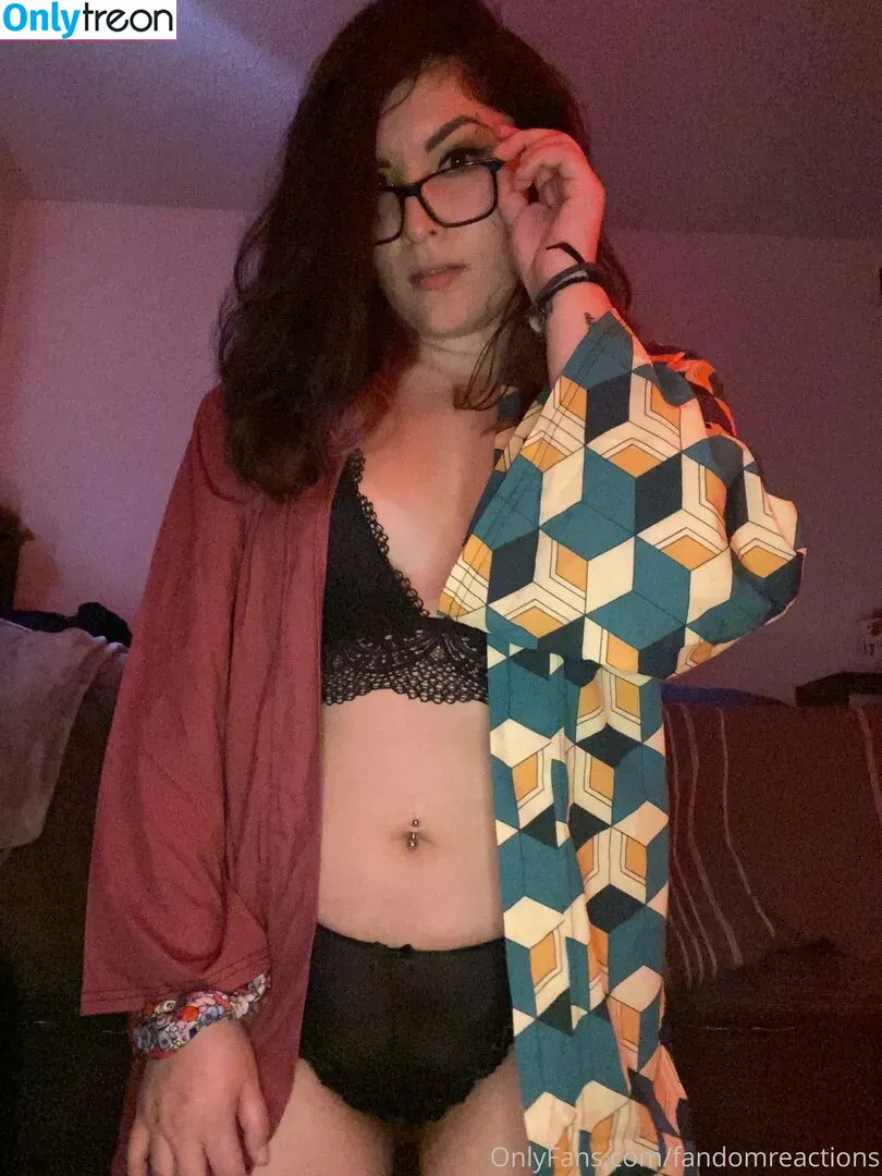 FandomReactions nude photo #0334 (fandomreactgirls)