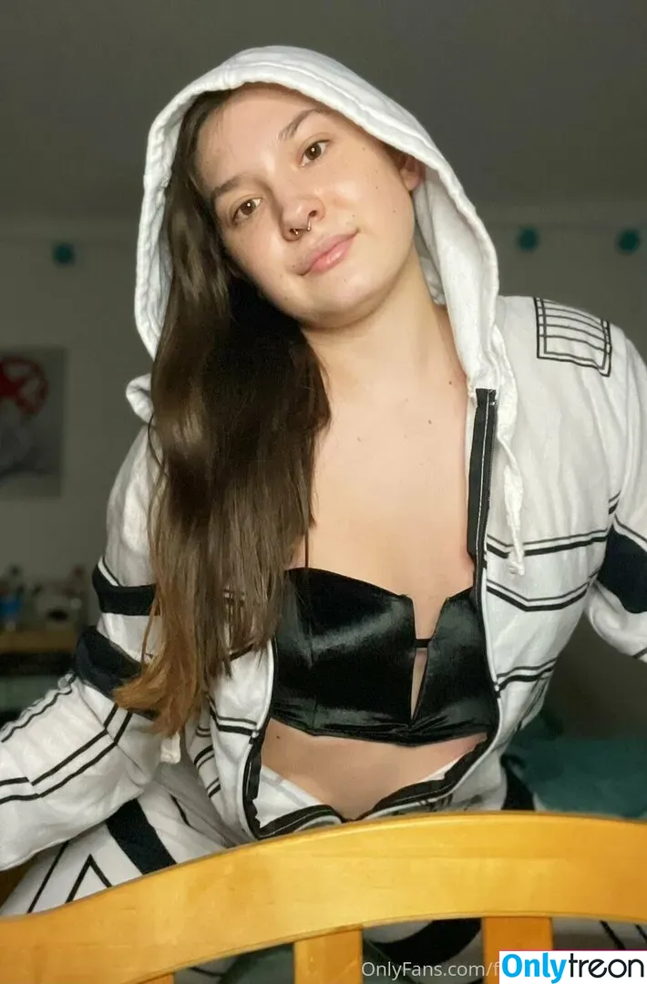 FandomReactions nude photo #0359 (fandomreactgirls)