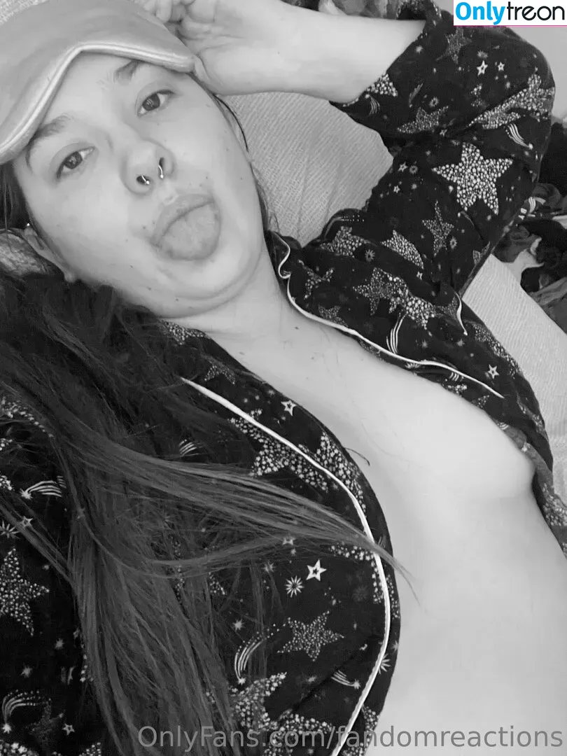FandomReactions nude photo #0433 (fandomreactgirls)