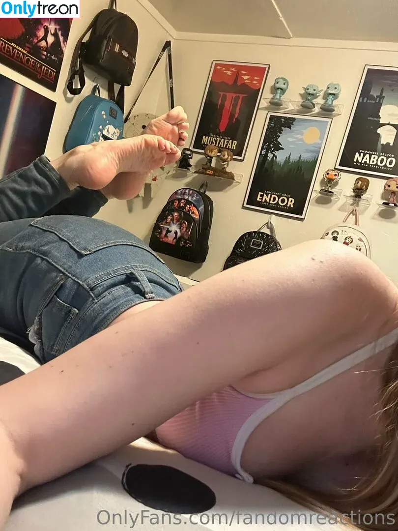 FandomReactions nude photo #0438 (fandomreactgirls)