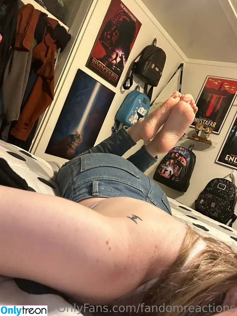 FandomReactions nude photo #0440 (fandomreactgirls)