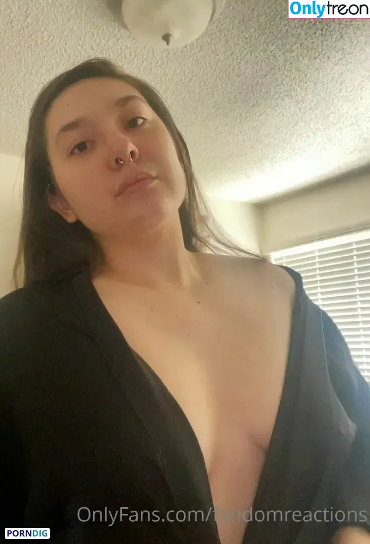 FandomReactions nude photo #0670 (fandomreactgirls)