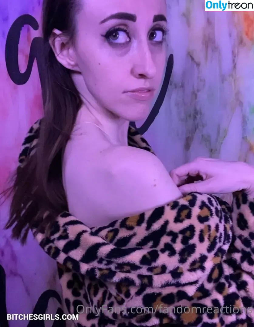 FandomReactions nude photo #0671 (fandomreactgirls)