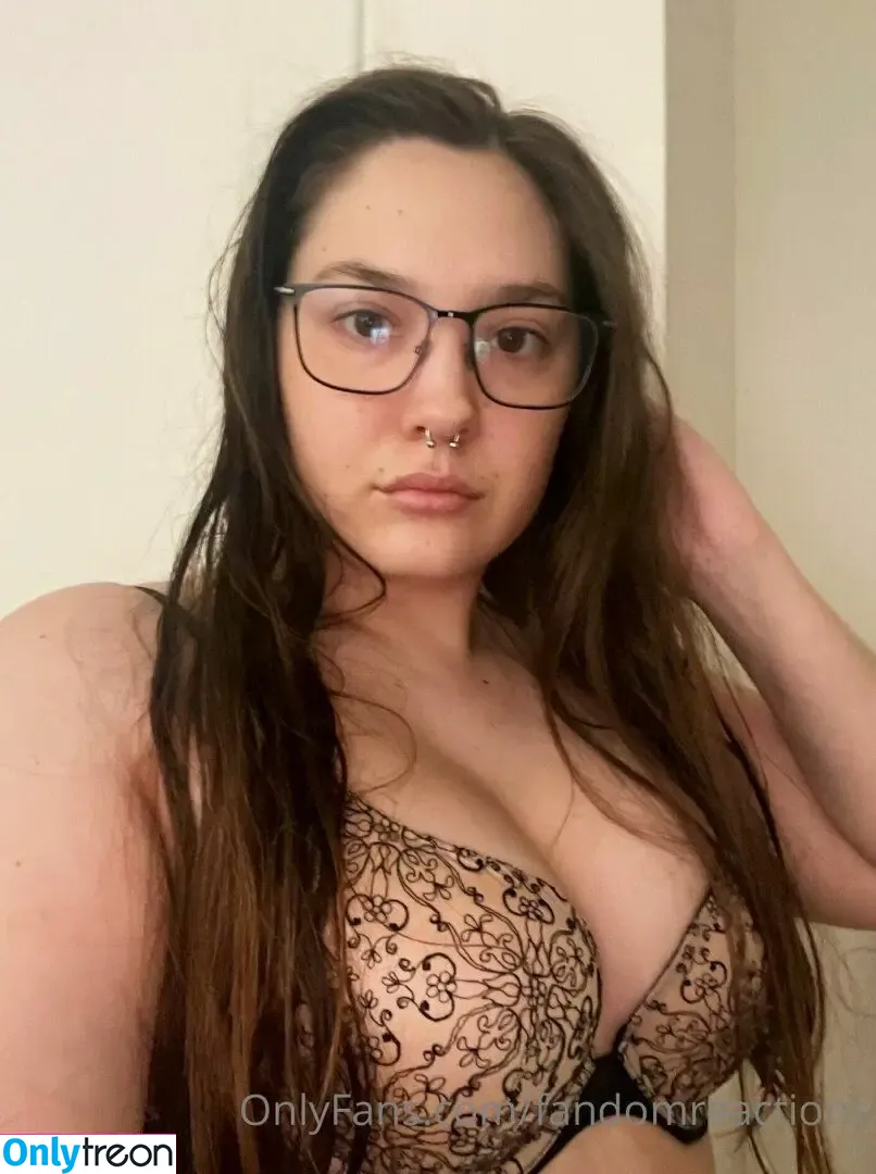 FandomReactions nude photo #0675 (fandomreactgirls)