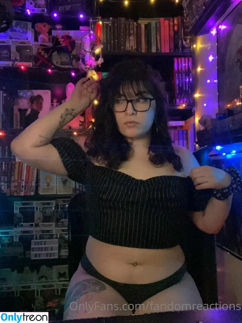 FandomReactions nude photo #0678 (fandomreactgirls)