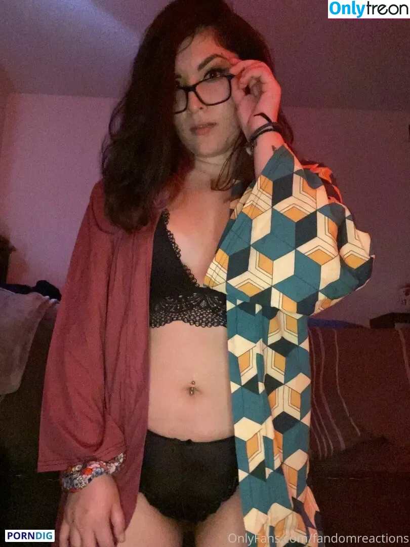 FandomReactions nude photo #0685 (fandomreactgirls)