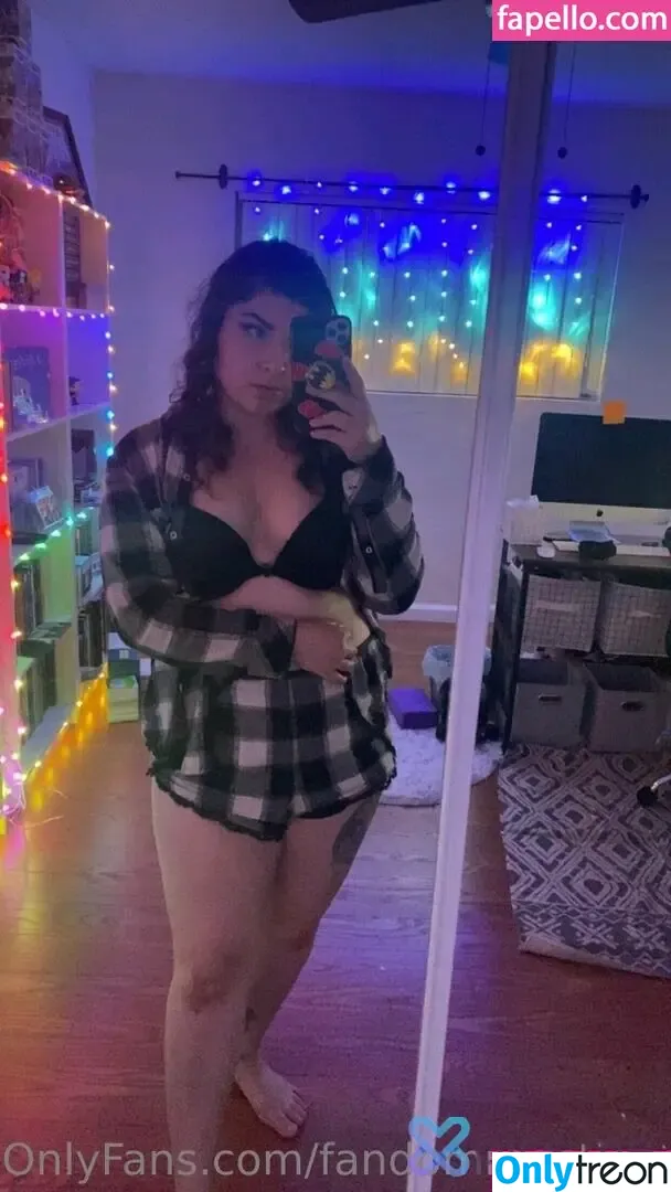 FandomReactions nude photo #0690 (fandomreactgirls)