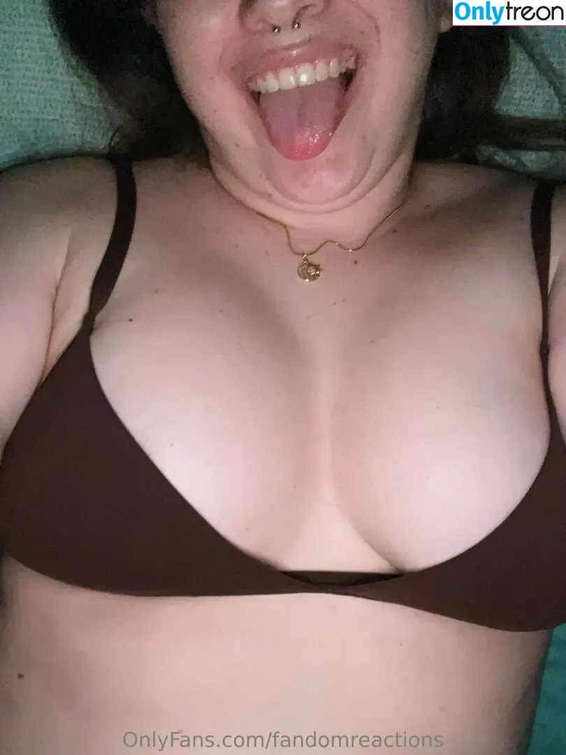 FandomReactions nude photo #0697 (fandomreactgirls)