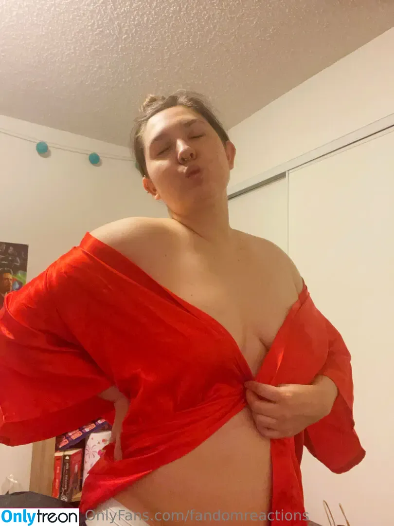 FandomReactions nude photo #0729 (fandomreactgirls)
