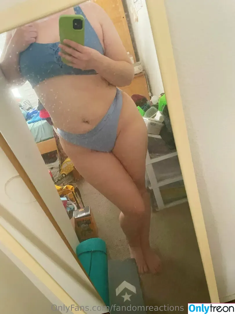FandomReactions nude photo #0732 (fandomreactgirls)