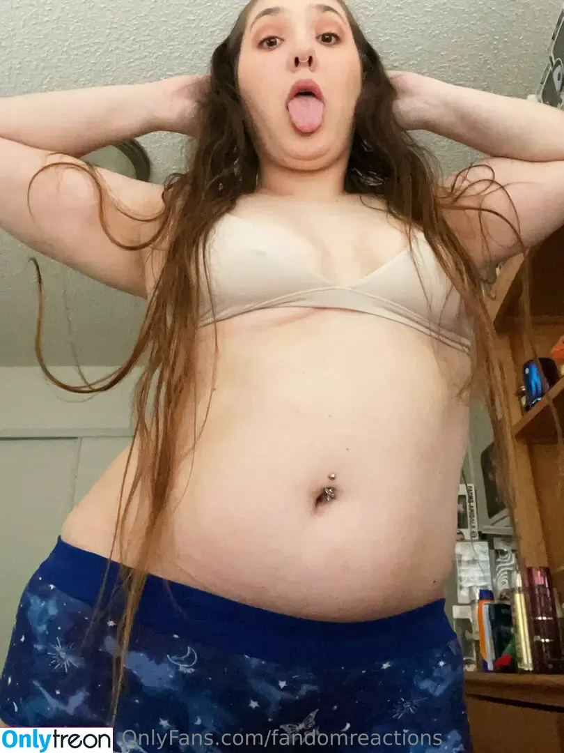 FandomReactions nude photo #0740 (fandomreactgirls)
