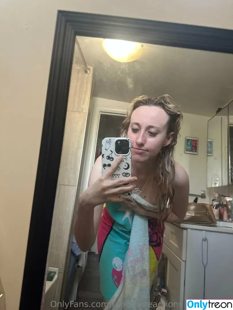 FandomReactions nude photo #0760 (fandomreactgirls)