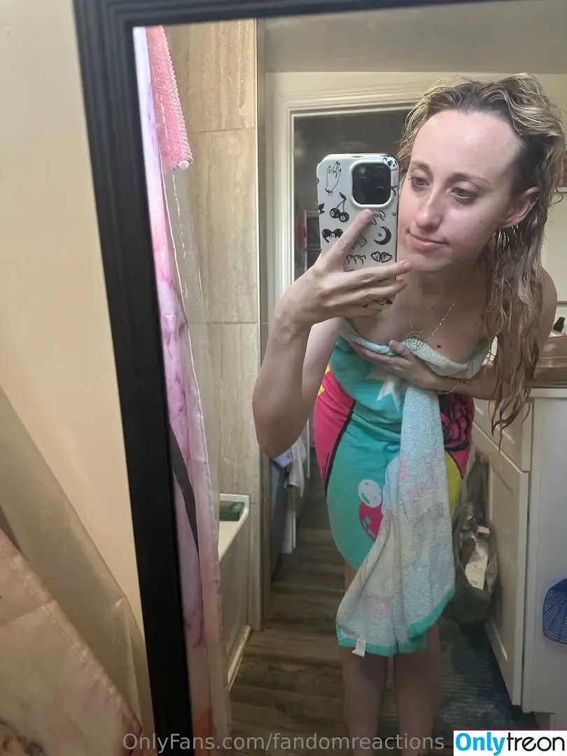 FandomReactions nude photo #0762 (fandomreactgirls)