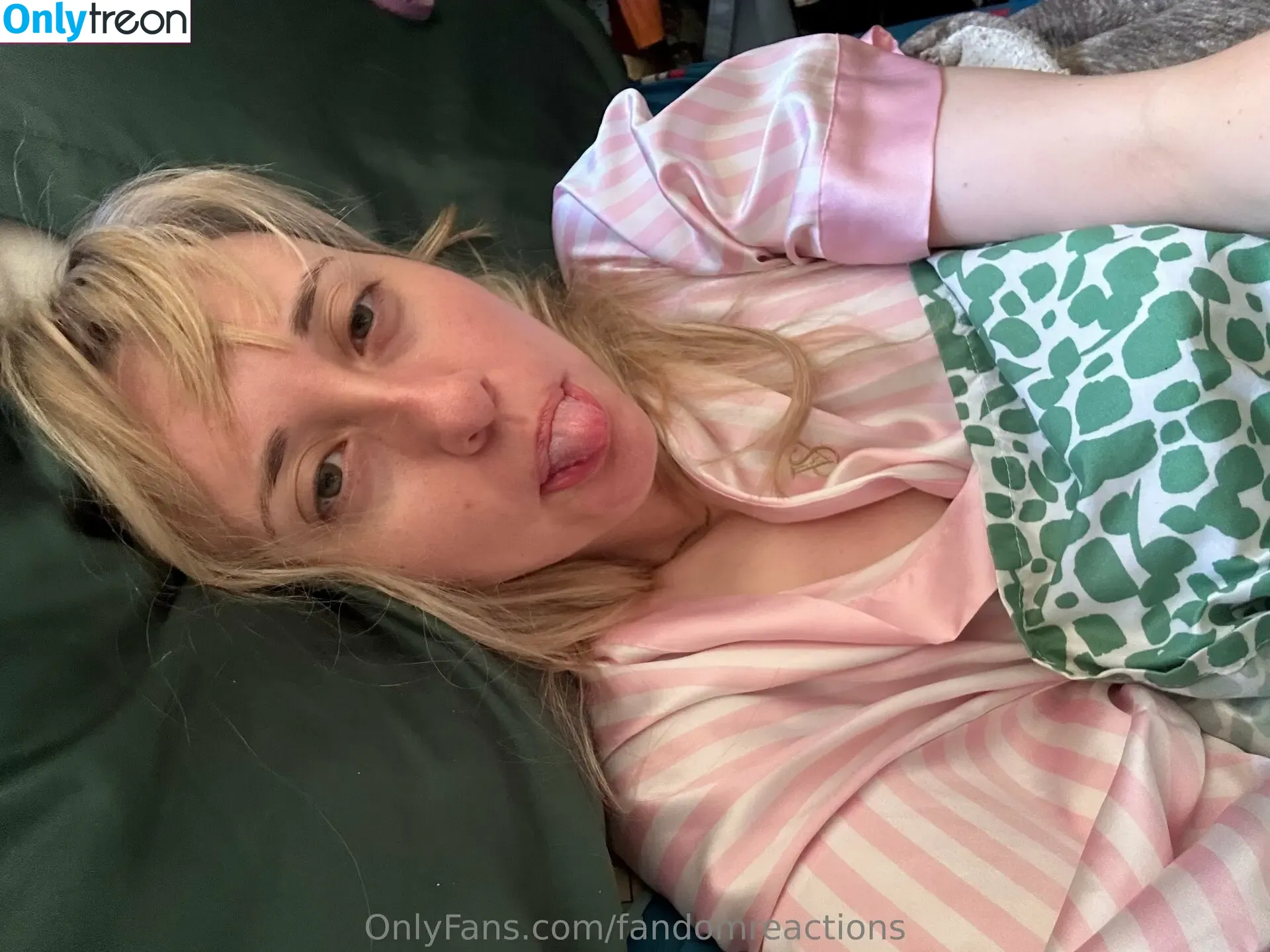 FandomReactions nude photo #0775 (fandomreactgirls)
