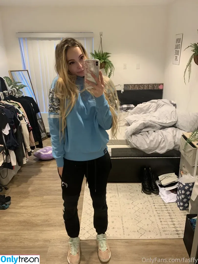 Fasffy nude photo #0025 (Fasffy)