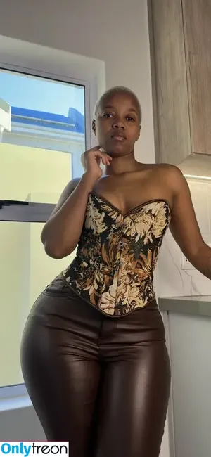 Faustina Thobakgale / faustinaroyale nude photo #0001