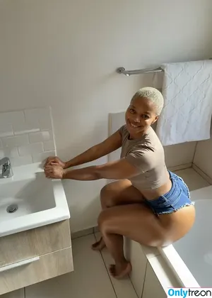 Faustina Thobakgale / faustinaroyale nude photo #0014